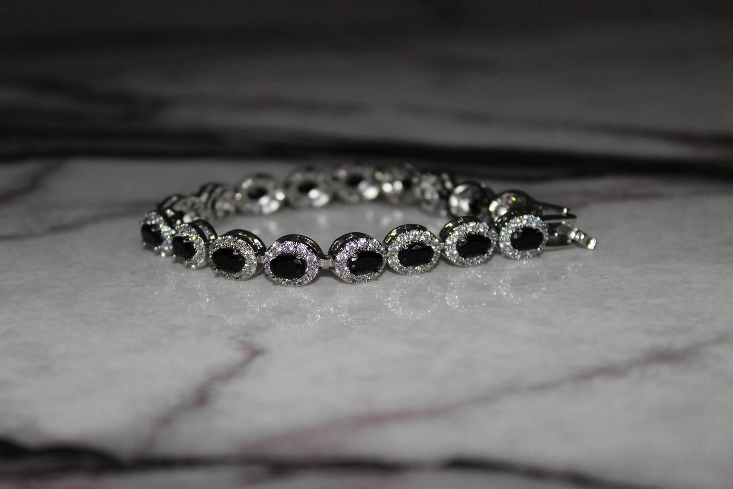 GLACIER LINK BLACK BRACELET